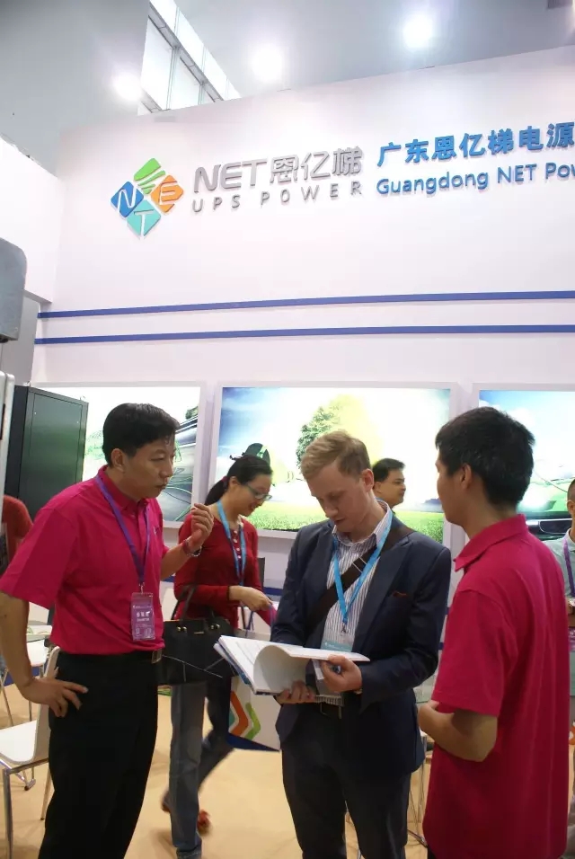 牛八体育销售人员接待国外客户