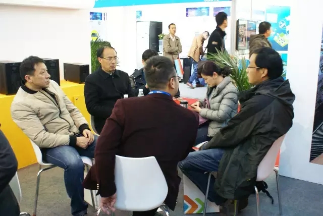 牛八体育业务人员接待国内客户