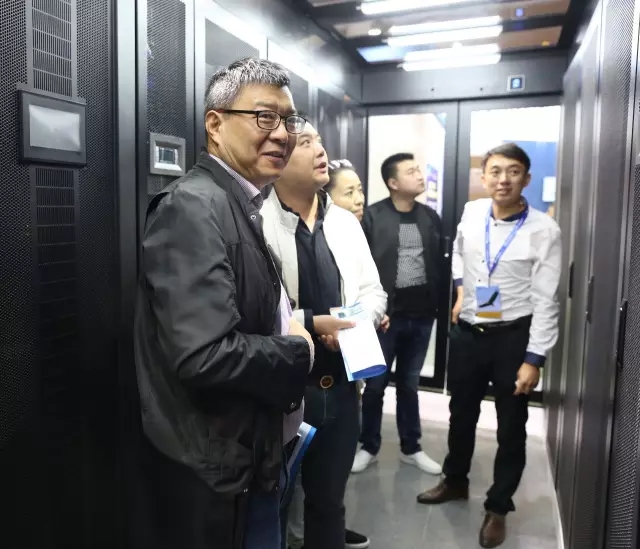 牛八体育一体化数据中心机房