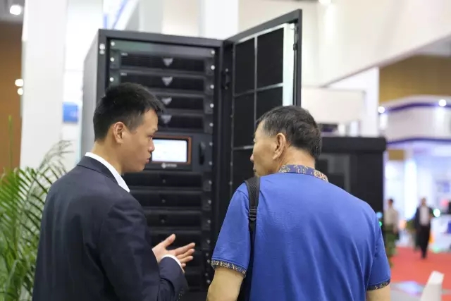 牛八体育销售人员接待客户