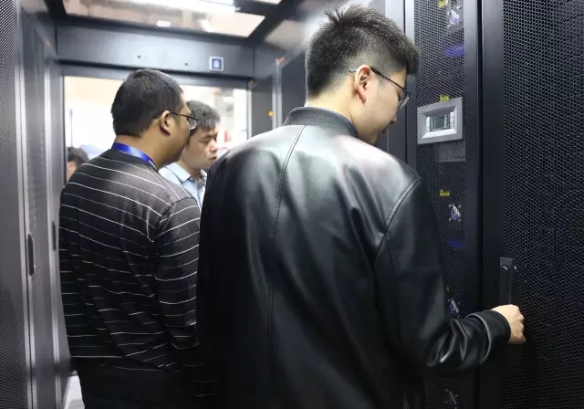 牛八体育一体化数据中心机房