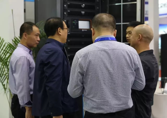 牛八体育销售人员接待客户