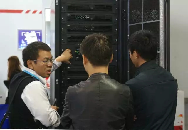 牛八体育客服人员接待客户